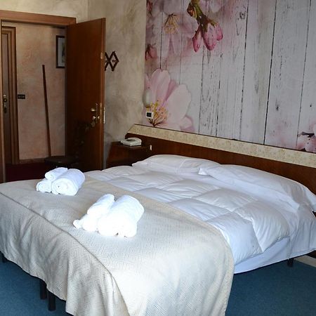 Hotel Rosa Serenella Bardonnèche Extérieur photo