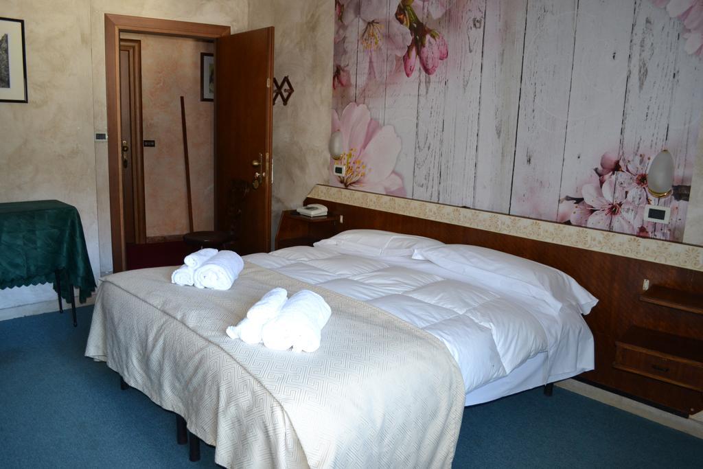 Hotel Rosa Serenella Bardonnèche Extérieur photo